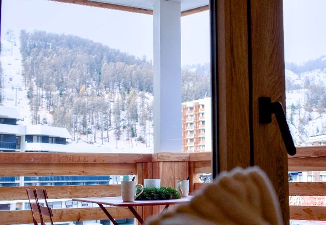 Apartment in Vars - L'Alpin Chic – Stylish New Apartment in Central Vars – Garage, Terrace, Sleeps 6