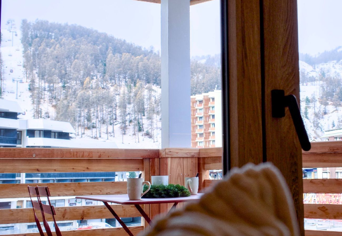 Apartment in Vars - L'Alpin Chic – Stylish New Apartment in Central Vars – Garage, Terrace, Sleeps 6