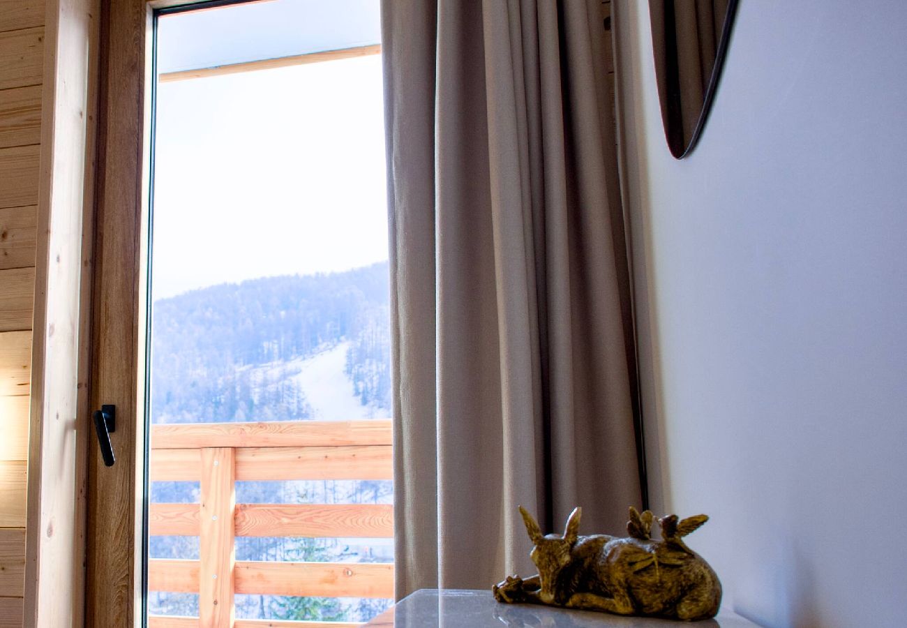 Apartment in Vars - L'Alpin Chic – Stylish New Apartment in Central Vars – Garage, Terrace, Sleeps 6