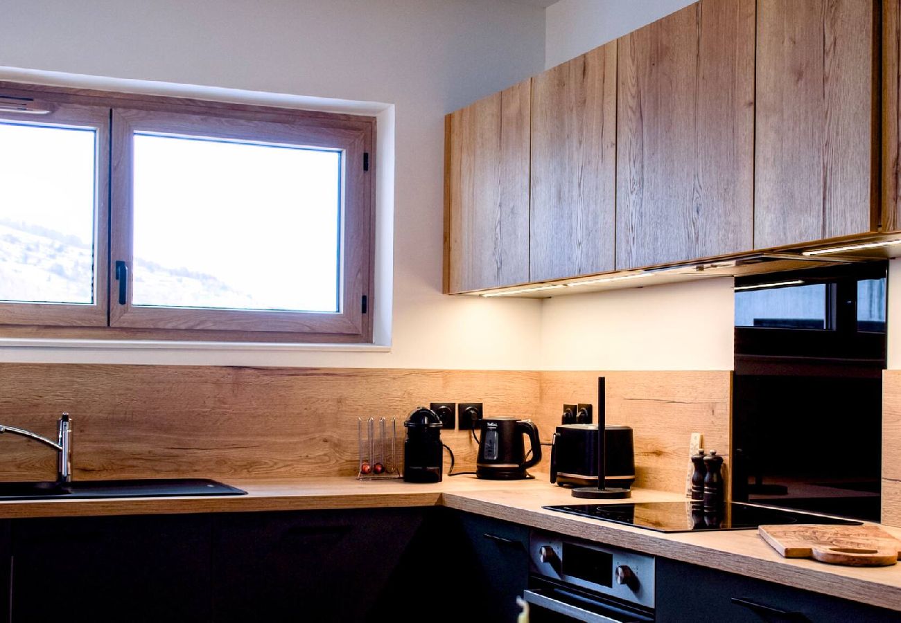 Apartment in Vars - L'Alpin Chic – Stylish New Apartment in Central Vars – Garage, Terrace, Sleeps 6