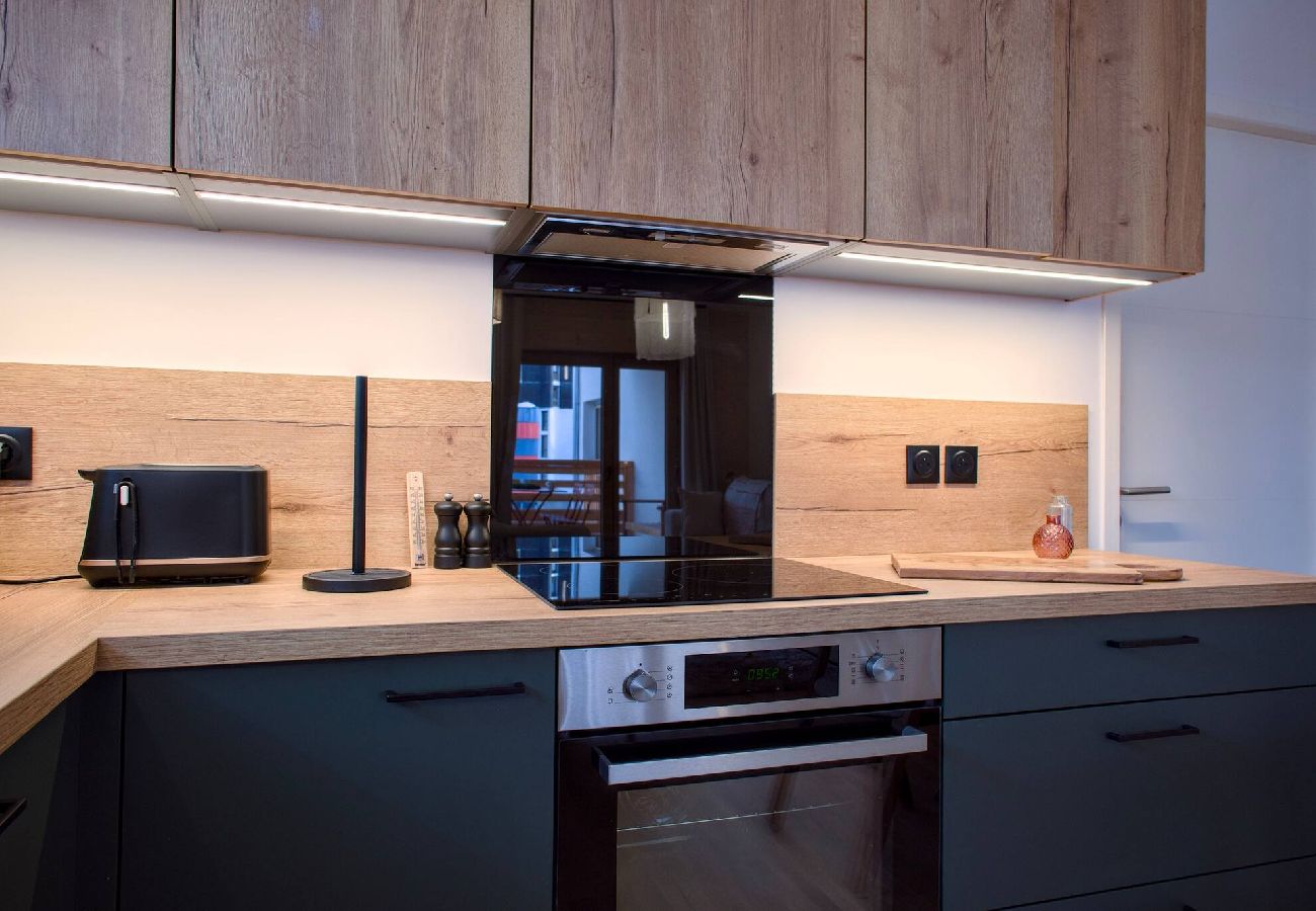 Apartment in Vars - L'Alpin Chic – Stylish New Apartment in Central Vars – Garage, Terrace, Sleeps 6