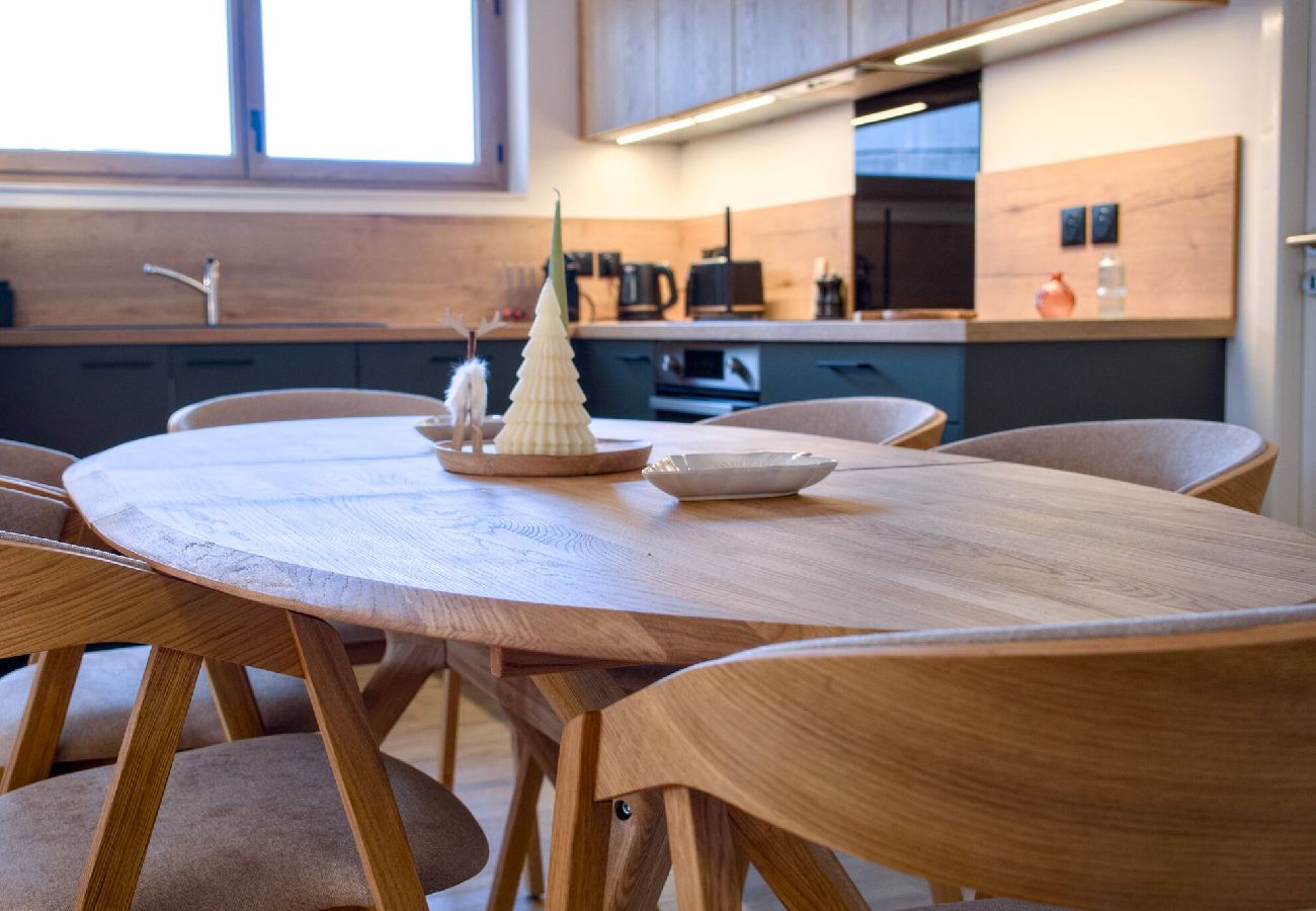 Apartment in Vars - L'Alpin Chic – Stylish New Apartment in Central Vars – Garage, Terrace, Sleeps 6