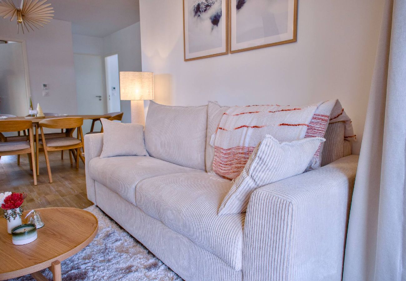 Apartment in Vars - L'Alpin Chic – Stylish New Apartment in Central Vars – Garage, Terrace, Sleeps 6