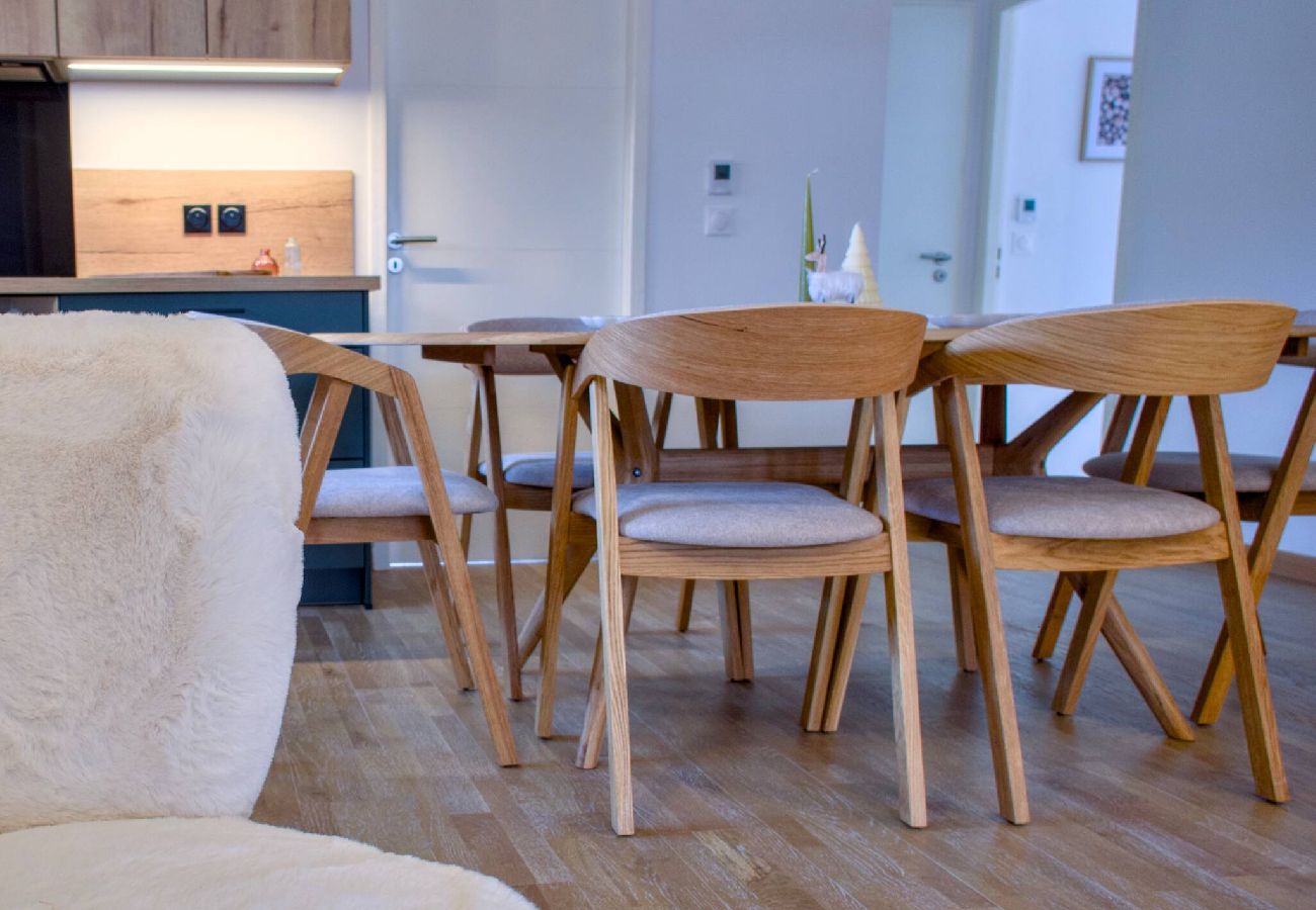 Apartment in Vars - L'Alpin Chic – Stylish New Apartment in Central Vars – Garage, Terrace, Sleeps 6