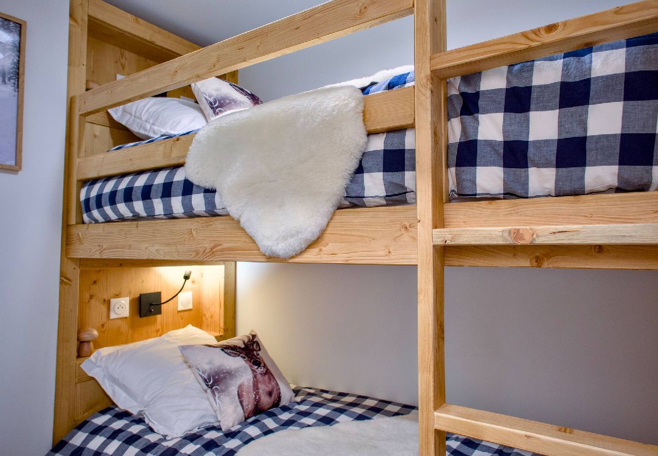 Apartment in Vars - L'Alpin Chic – Stylish New Apartment in Central Vars – Garage, Terrace, Sleeps 6