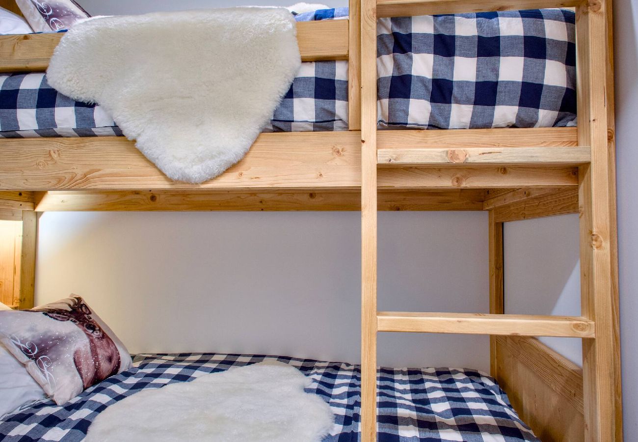 Apartment in Vars - L'Alpin Chic – Stylish New Apartment in Central Vars – Garage, Terrace, Sleeps 6