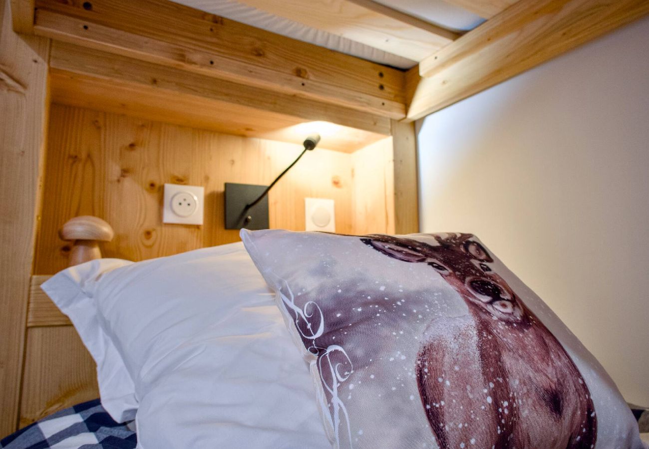 Apartment in Vars - L'Alpin Chic – Stylish New Apartment in Central Vars – Garage, Terrace, Sleeps 6