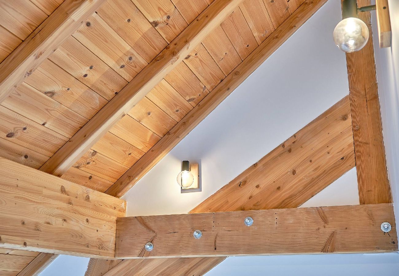 Chalet in Vars - Renovated Chalet • Panoramic Views • Garden • Sleeps 10