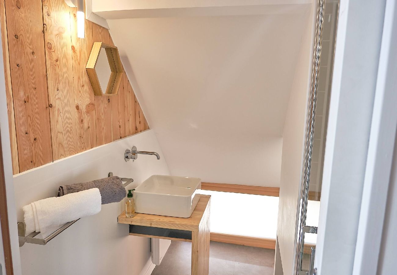 Chalet in Vars - Renovated Chalet • Panoramic Views • Garden • Sleeps 10