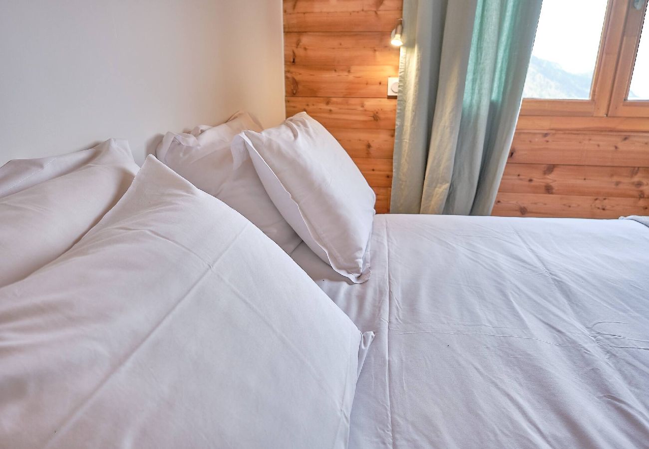 Chalet in Vars - Renovated Chalet • Panoramic Views • Garden • Sleeps 10