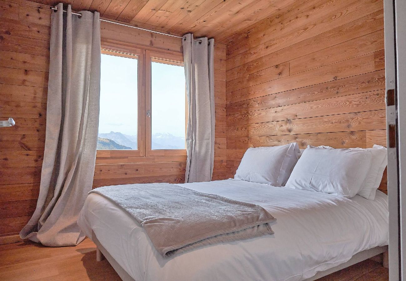Chalet in Vars - Renovated Chalet • Panoramic Views • Garden • Sleeps 10