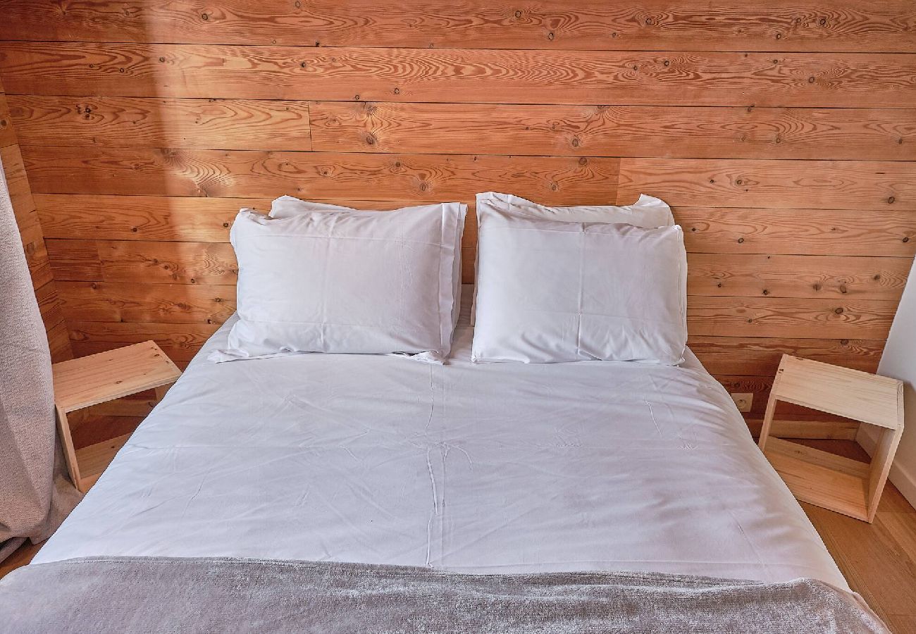 Chalet in Vars - Renovated Chalet • Panoramic Views • Garden • Sleeps 10