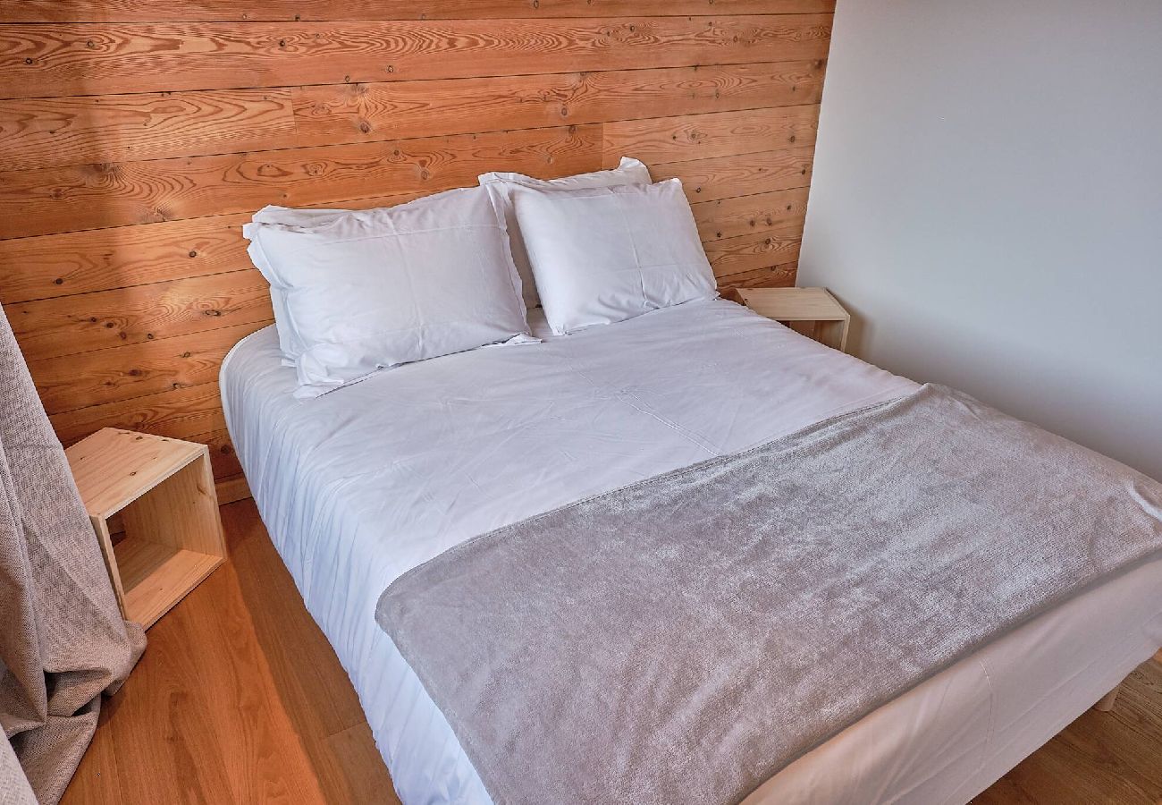 Chalet in Vars - Renovated Chalet • Panoramic Views • Garden • Sleeps 10
