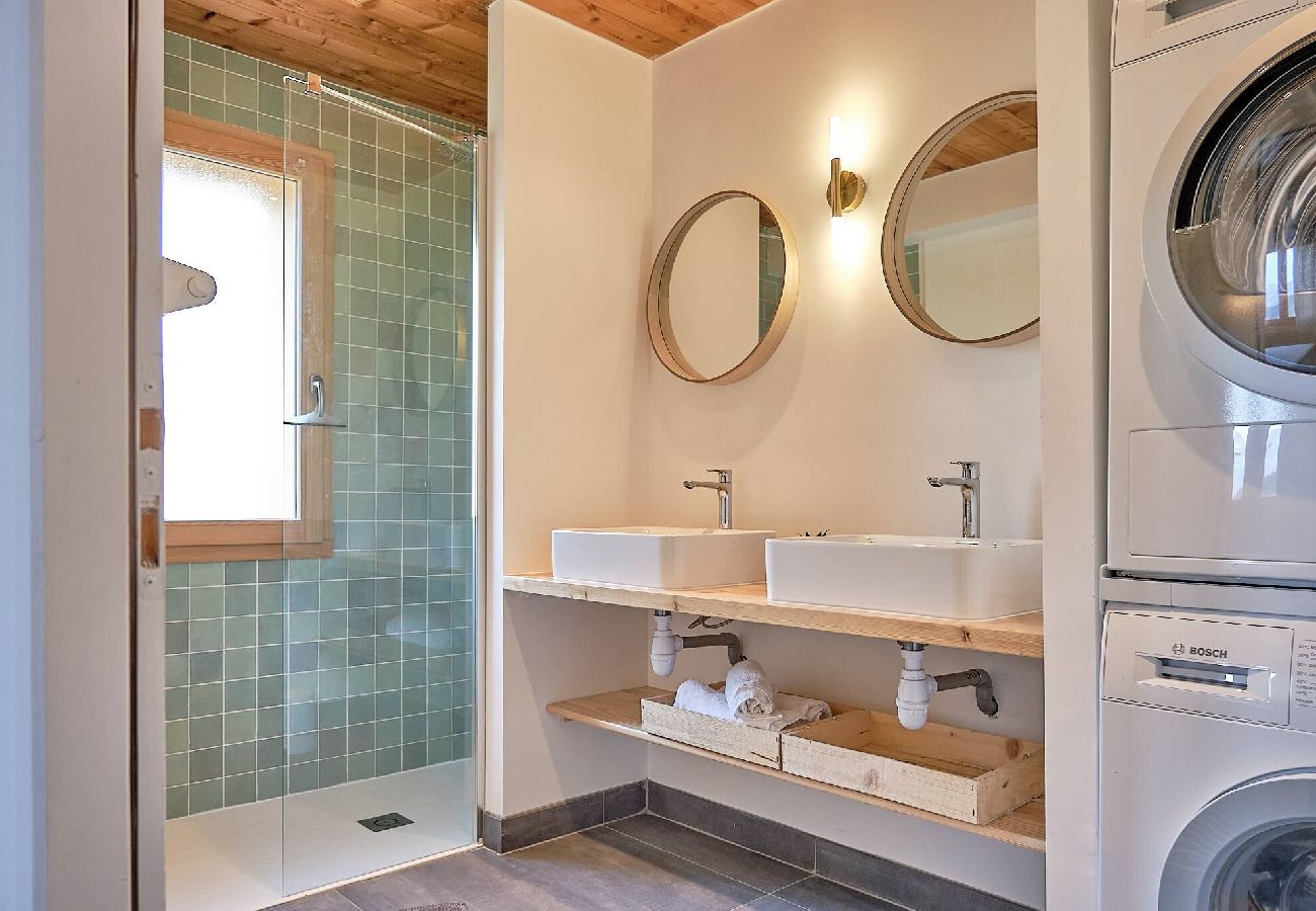 Chalet in Vars - Renovated Chalet • Panoramic Views • Garden • Sleeps 10