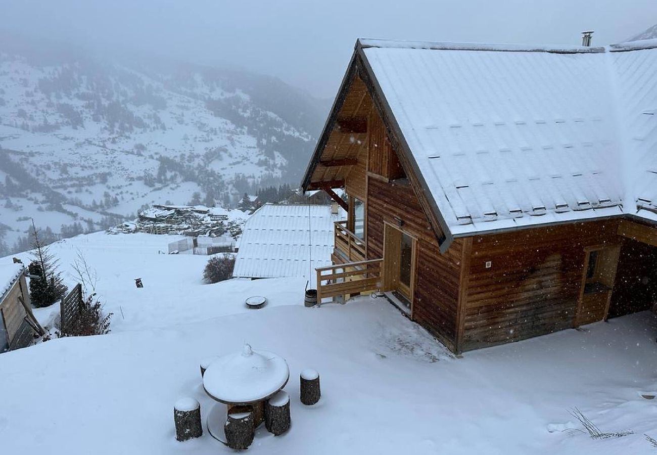 Chalet in Vars - Renovated Chalet • Panoramic Views • Garden • Sleeps 10