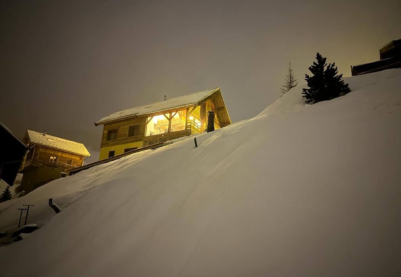 Chalet in Vars - Renovated Chalet • Panoramic Views • Garden • Sleeps 10