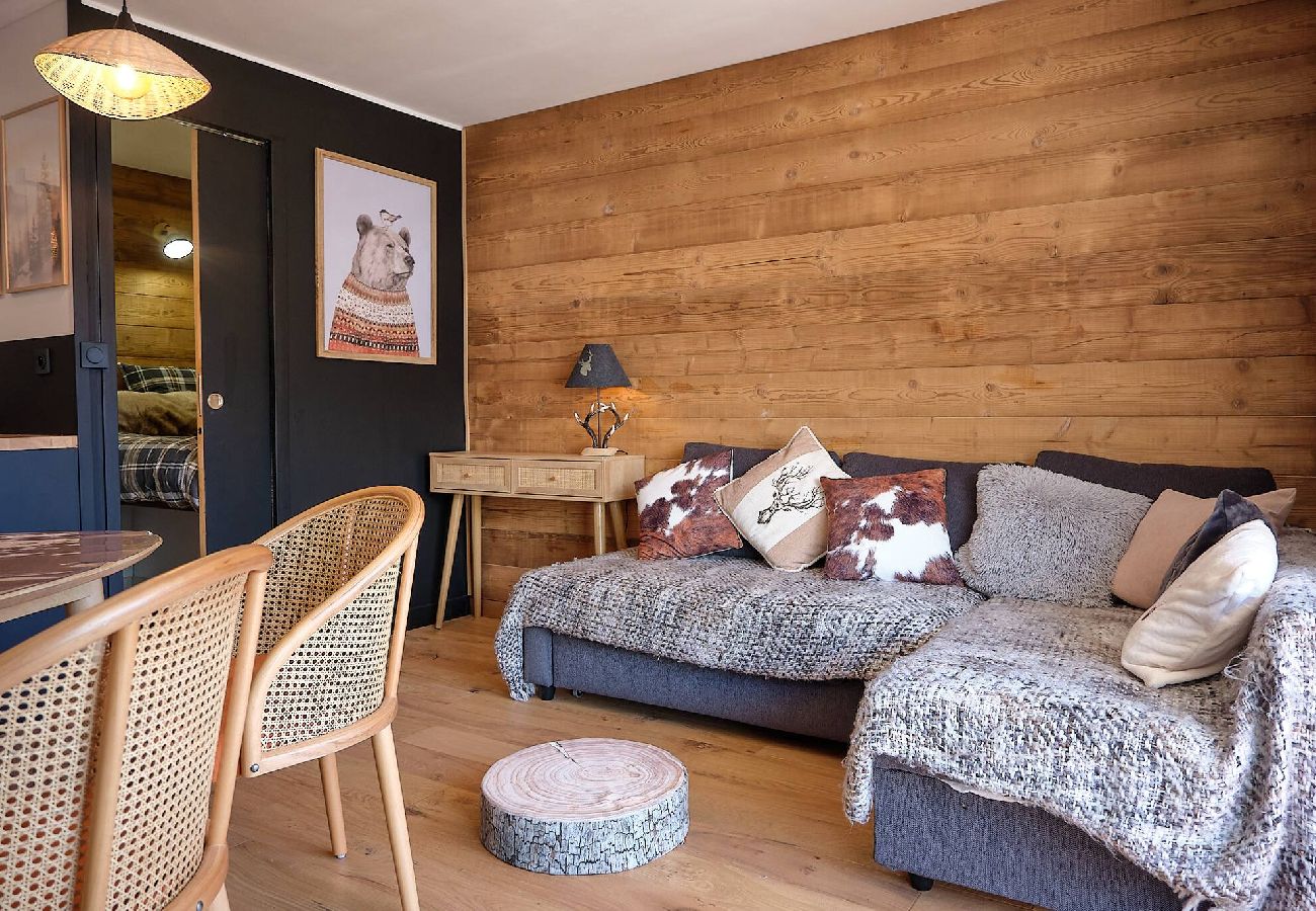 Apartment in Vars - Cosy Apartment • Resort Centre • 4-Min Walk to Slopes • 2 Adults + 2 Children