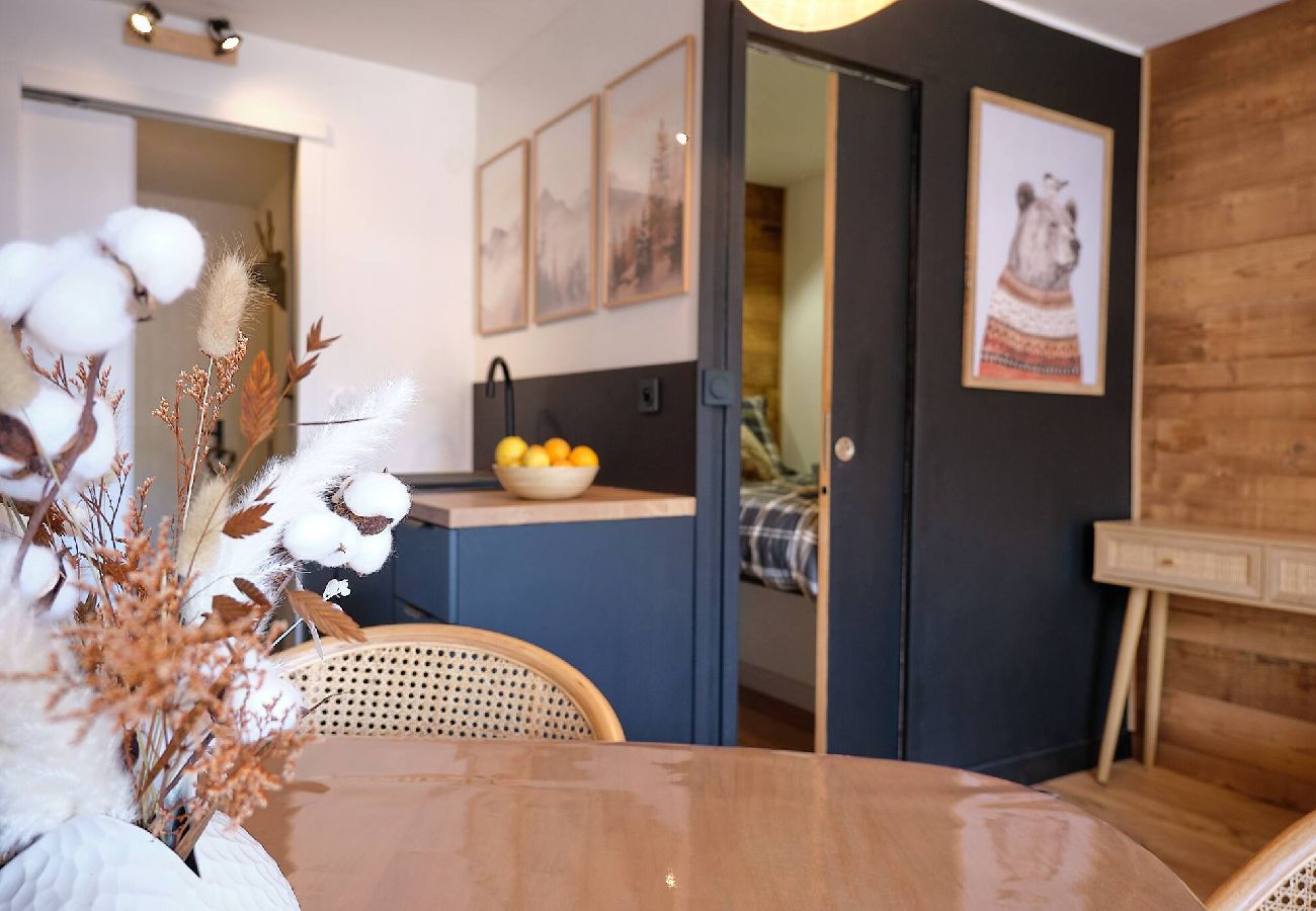 Apartment in Vars - Cosy Apartment • Resort Centre • 4-Min Walk to Slopes • 2 Adults + 2 Children
