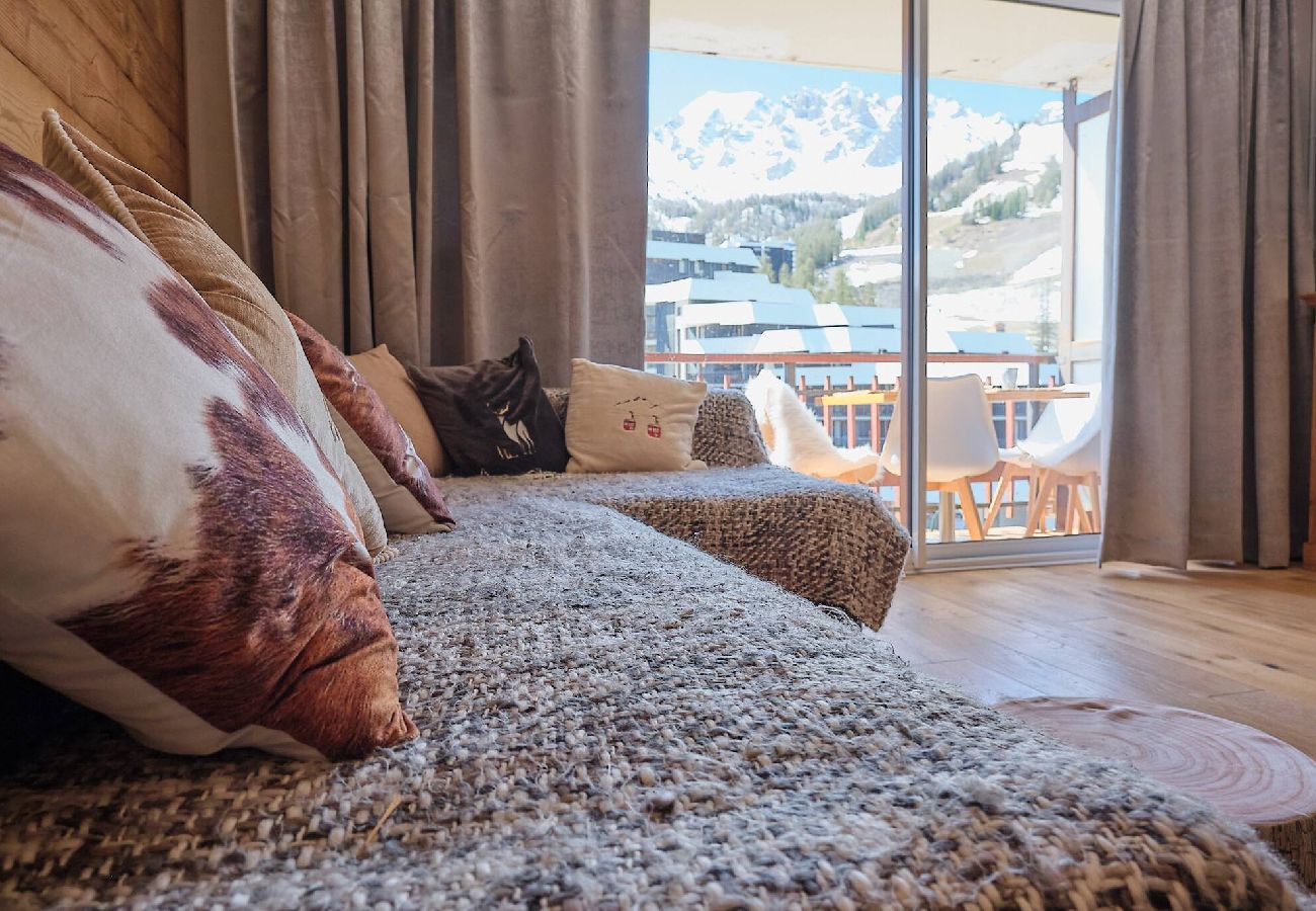 Apartment in Vars - Cosy Apartment • Resort Centre • 4-Min Walk to Slopes • 2 Adults + 2 Children