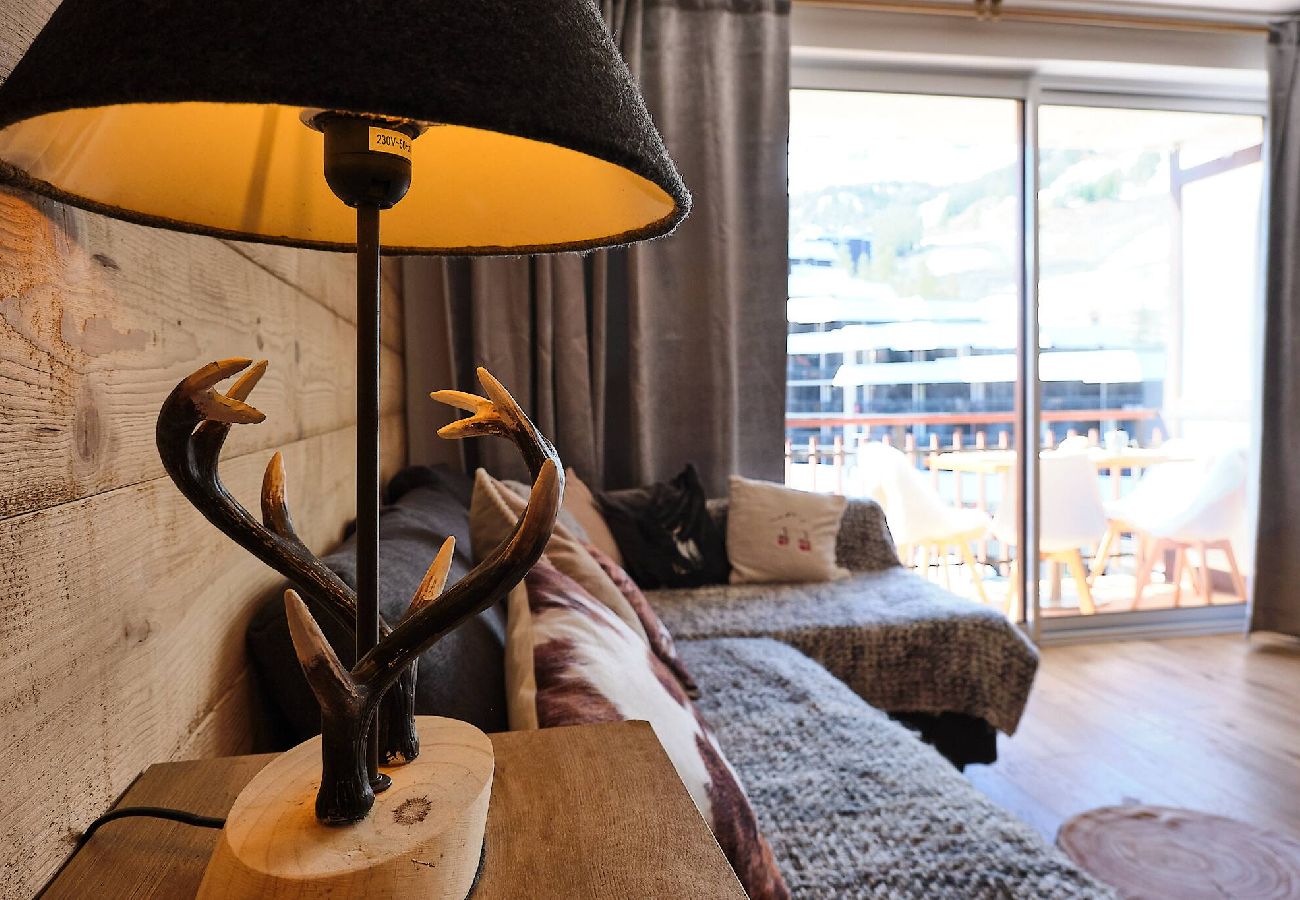 Apartment in Vars - Cosy Apartment • Resort Centre • 4-Min Walk to Slopes • 2 Adults + 2 Children