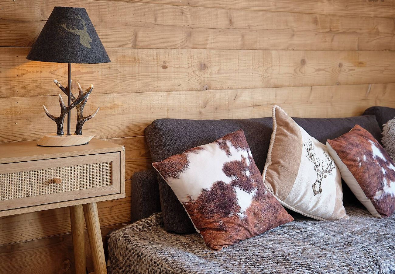 Apartment in Vars - Cosy Apartment • Resort Centre • 4-Min Walk to Slopes • 2 Adults + 2 Children