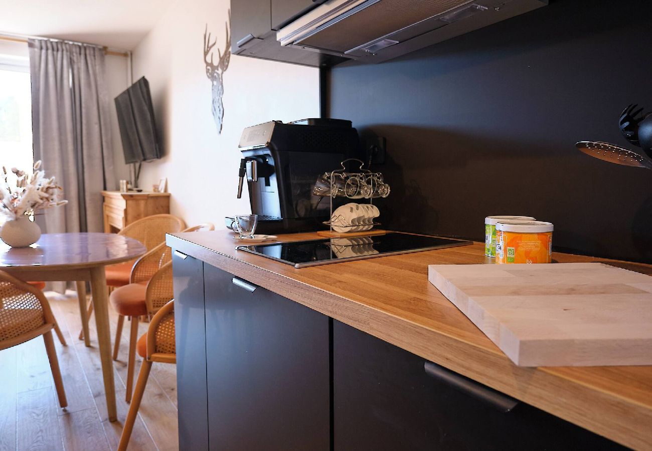 Apartment in Vars - Cosy Apartment • Resort Centre • 4-Min Walk to Slopes • 2 Adults + 2 Children