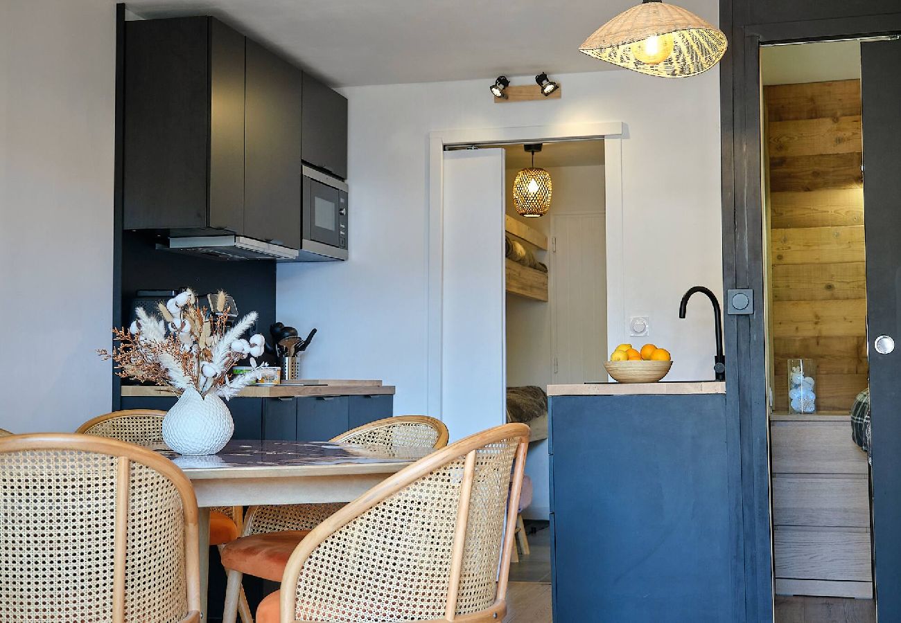 Apartment in Vars - Cosy Apartment • Resort Centre • 4-Min Walk to Slopes • 2 Adults + 2 Children