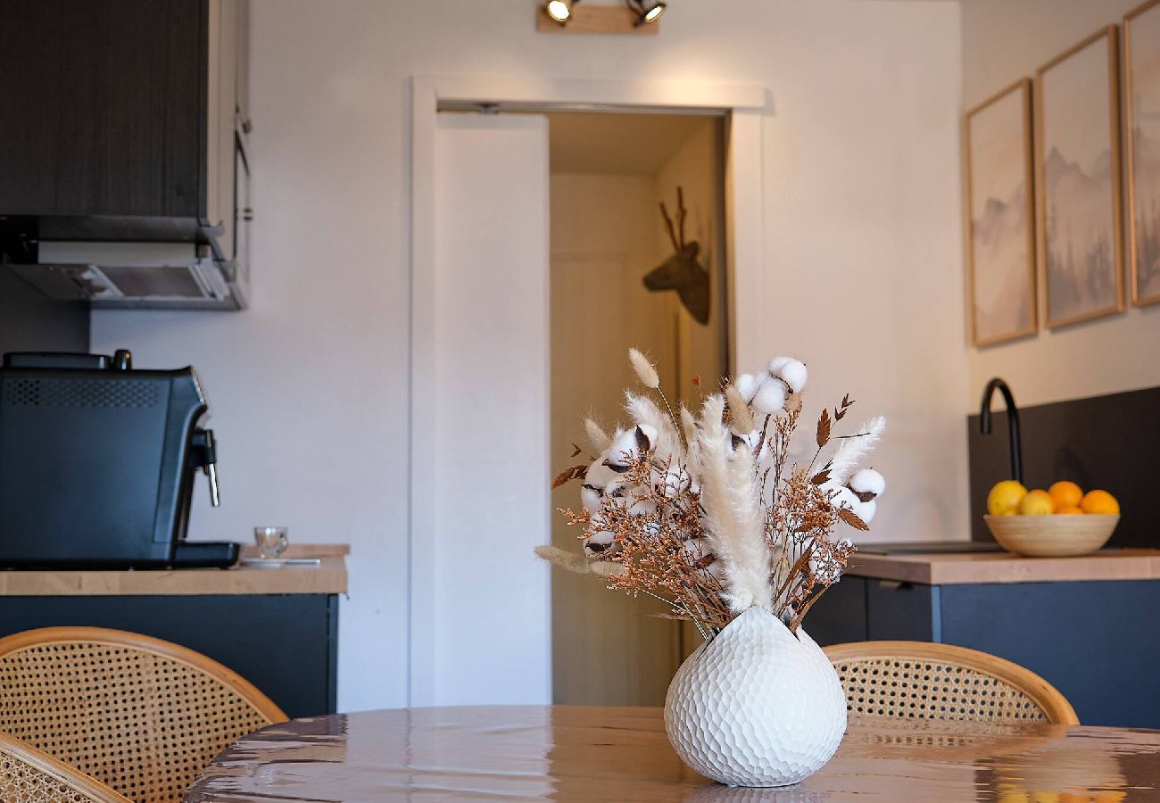 Apartment in Vars - Cosy Apartment • Resort Centre • 4-Min Walk to Slopes • 2 Adults + 2 Children