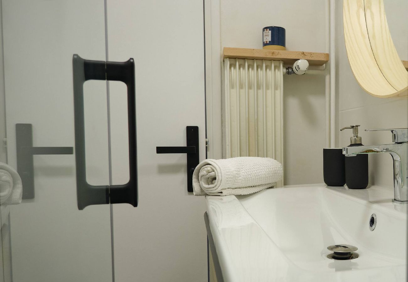 Apartment in Vars - Cosy Apartment • Resort Centre • 4-Min Walk to Slopes • 2 Adults + 2 Children