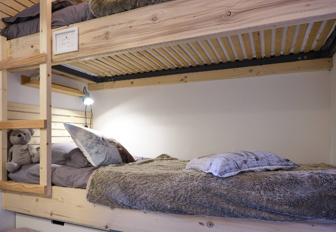 Apartment in Vars - Cosy Apartment • Resort Centre • 4-Min Walk to Slopes • 2 Adults + 2 Children