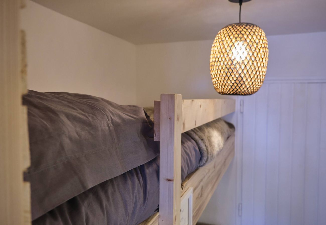 Apartment in Vars - Cosy Apartment • Resort Centre • 4-Min Walk to Slopes • 2 Adults + 2 Children