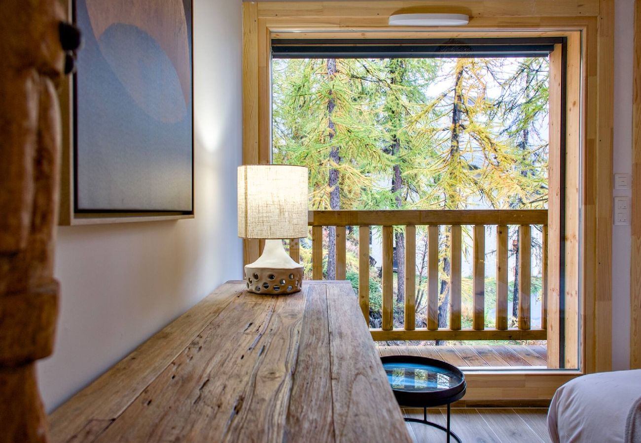 Terraced House in Vars - New Chalet • 4 Bedrooms • Garage • Resort Centre • Sleeps 10