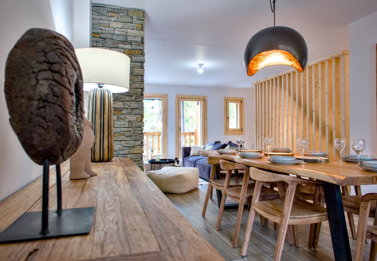 Terraced House in Vars - New Chalet • 4 Bedrooms • Garage • Resort Centre • Sleeps 10