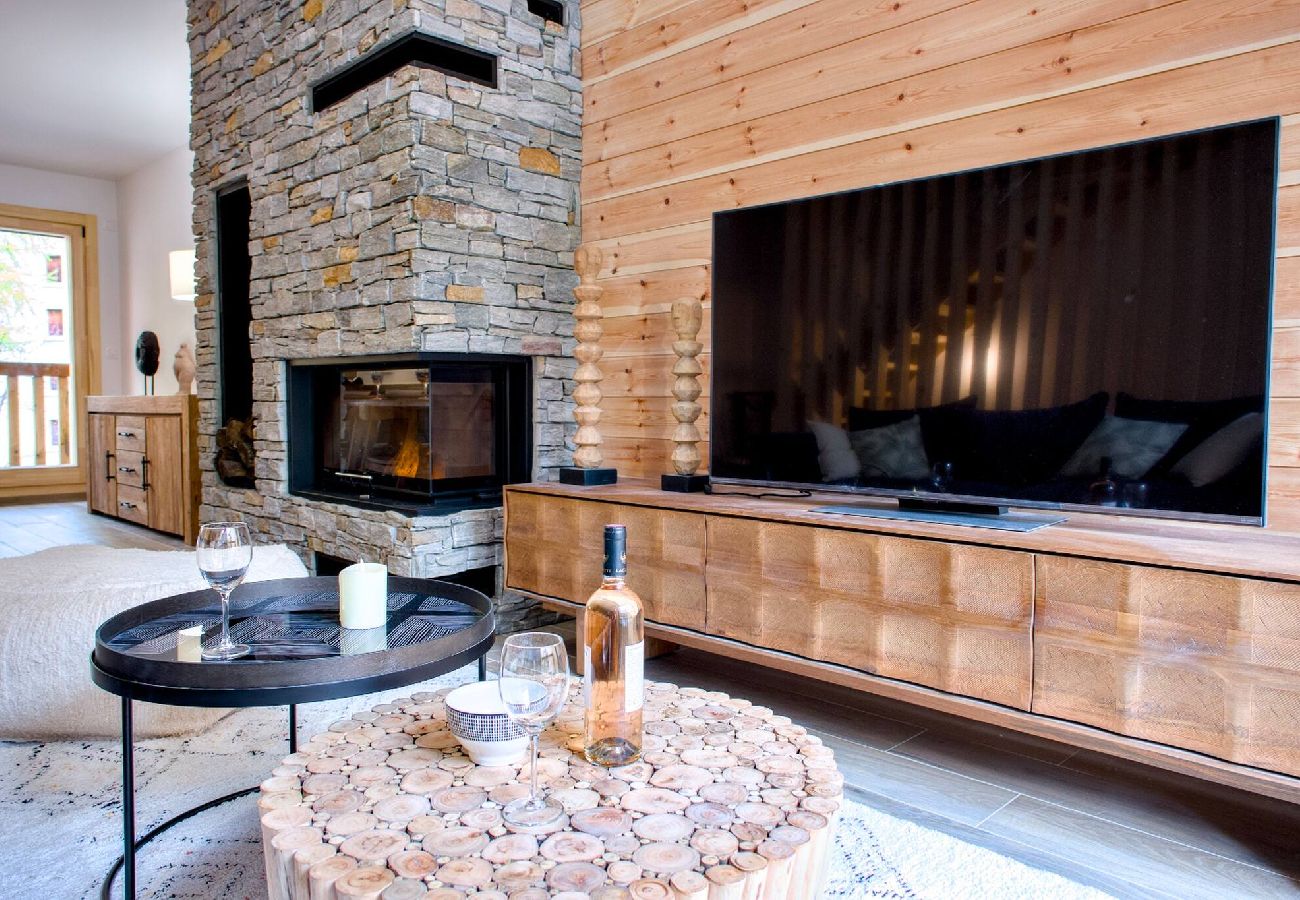 Terraced House in Vars - New Chalet • 4 Bedrooms • Garage • Resort Centre • Sleeps 10