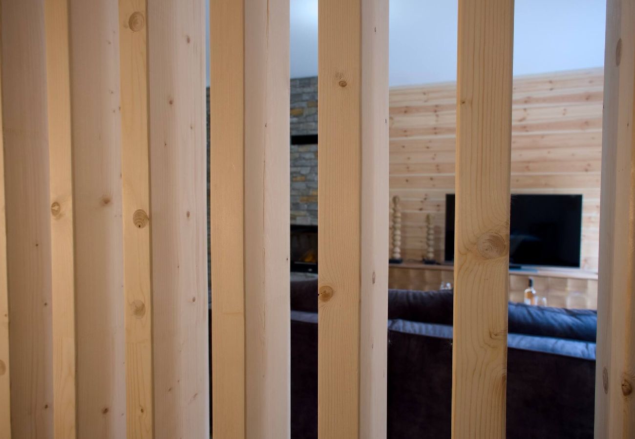 Terraced House in Vars - New Chalet • 4 Bedrooms • Garage • Resort Centre • Sleeps 10