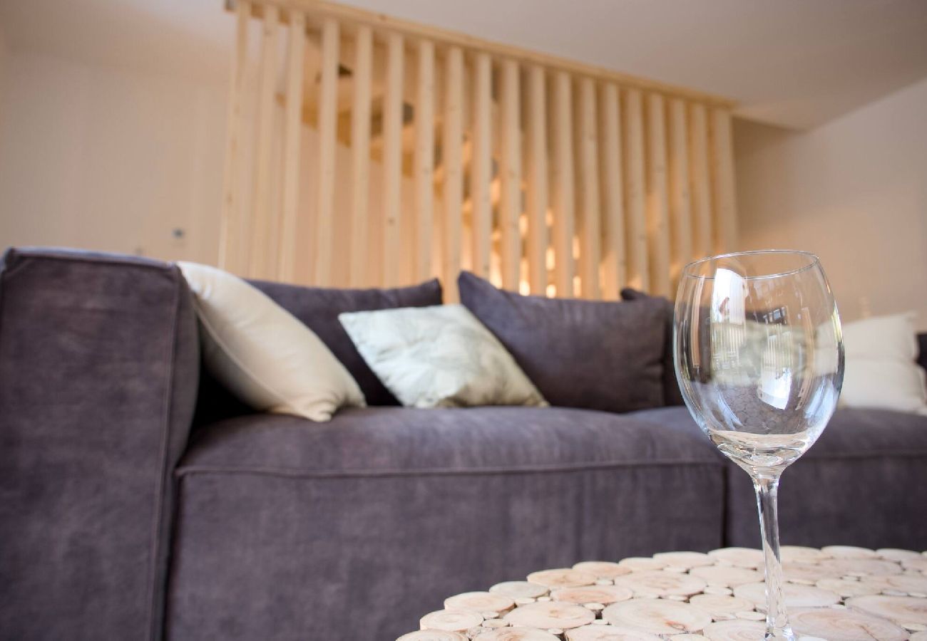 Terraced House in Vars - New Chalet • 4 Bedrooms • Garage • Resort Centre • Sleeps 10