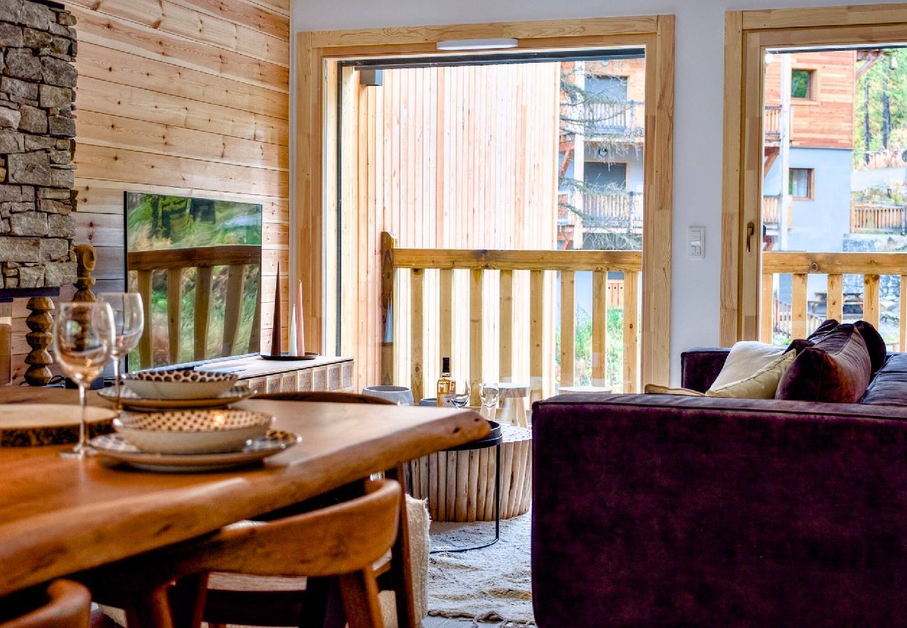 Terraced House in Vars - New Chalet • 4 Bedrooms • Garage • Resort Centre • Sleeps 10