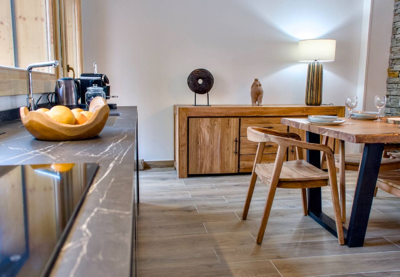 Terraced House in Vars - New Chalet • 4 Bedrooms • Garage • Resort Centre • Sleeps 10
