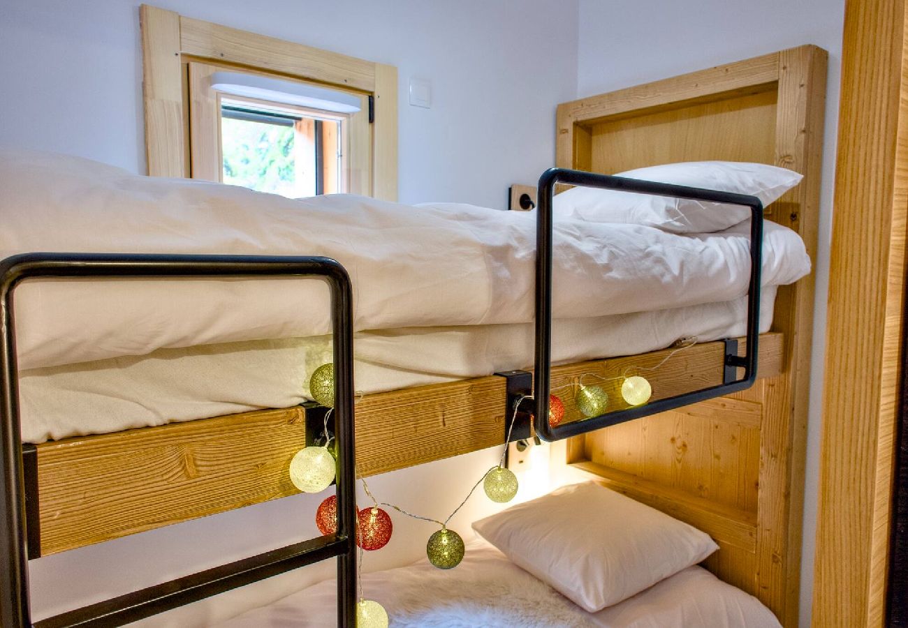 Terraced House in Vars - New Chalet • 4 Bedrooms • Garage • Resort Centre • Sleeps 10