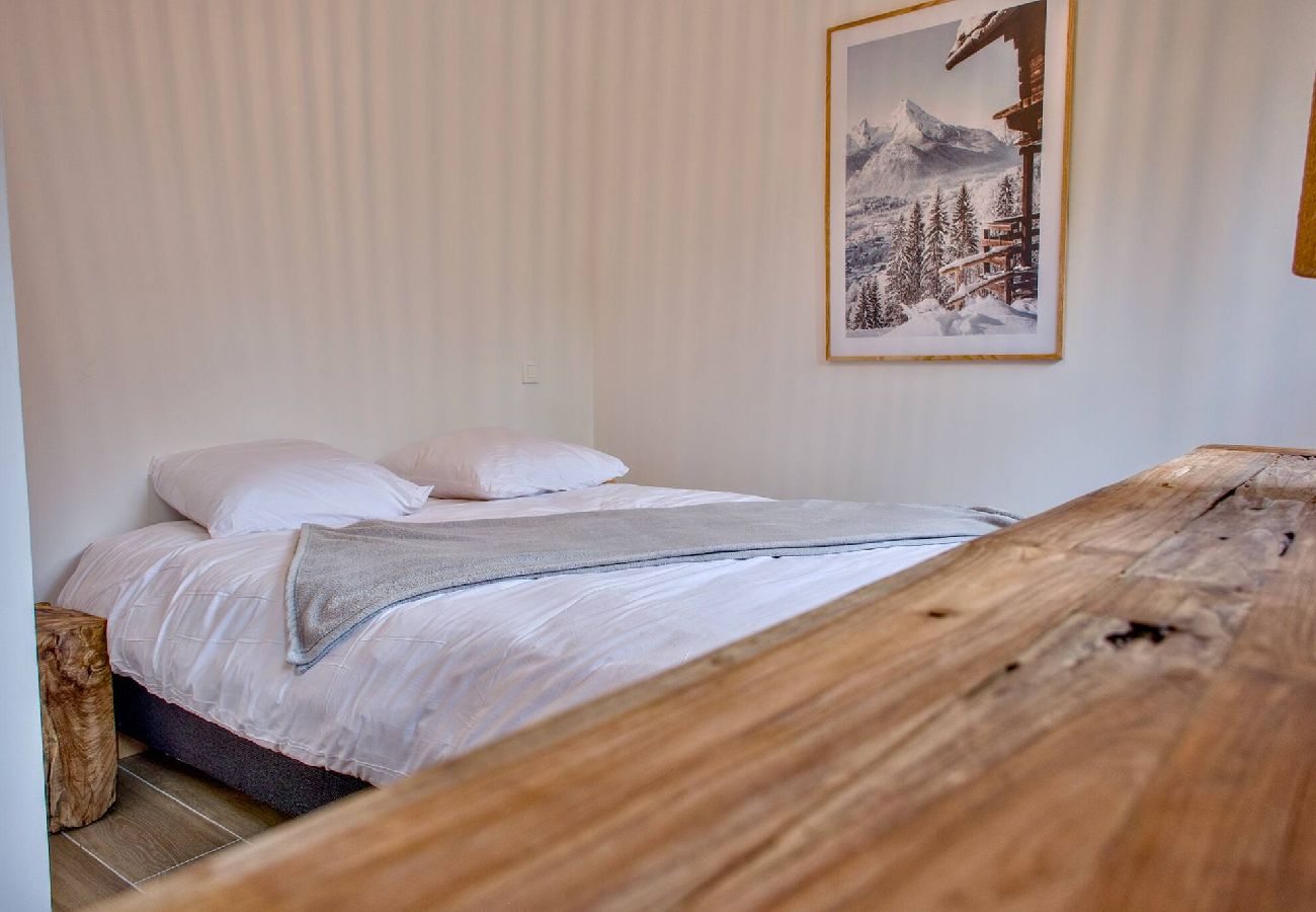Terraced House in Vars - New Chalet • 4 Bedrooms • Garage • Resort Centre • Sleeps 10