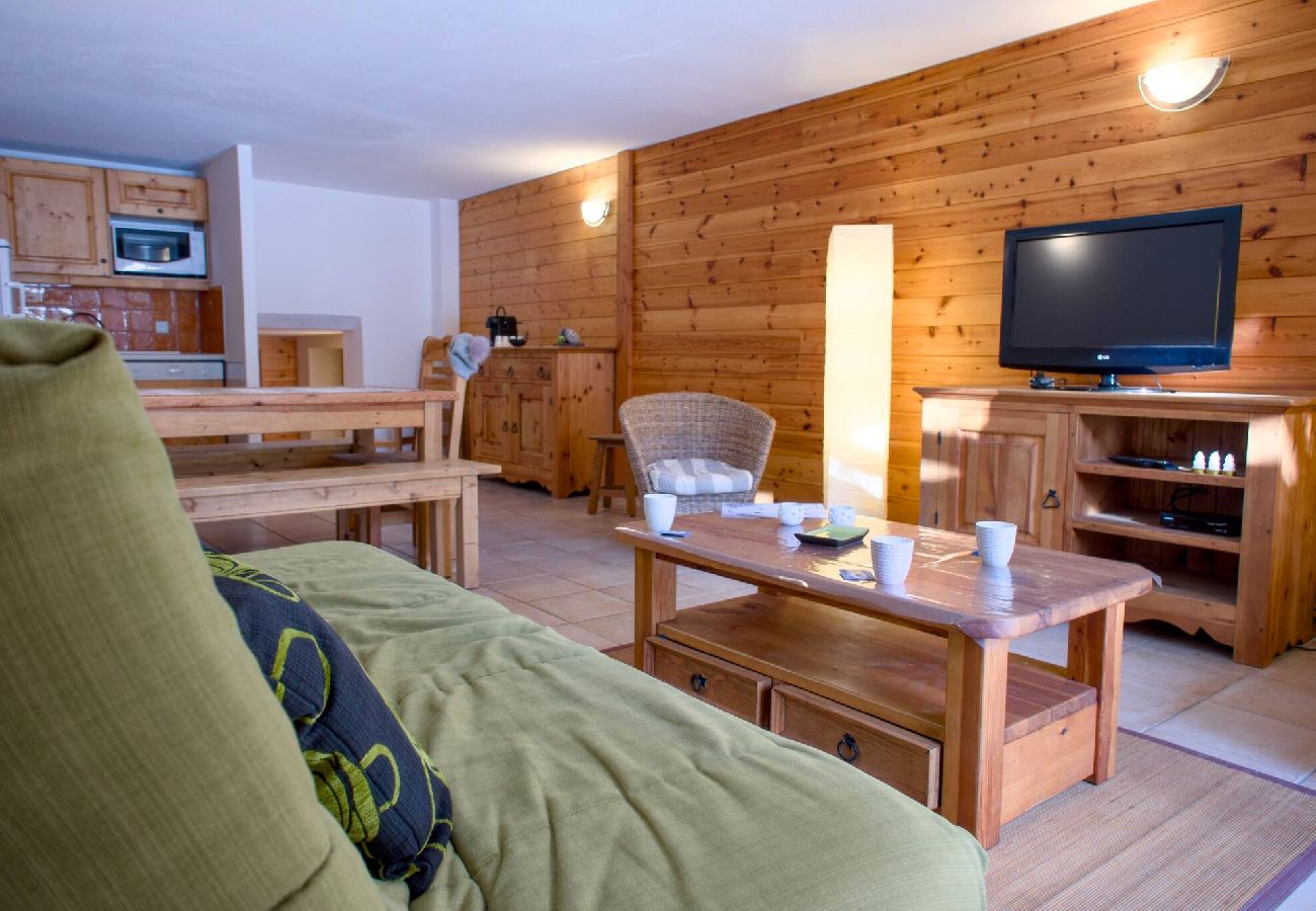 Apartment in Vars - Family Apartment • Garden • 2 Bedrooms • Sleeps 8