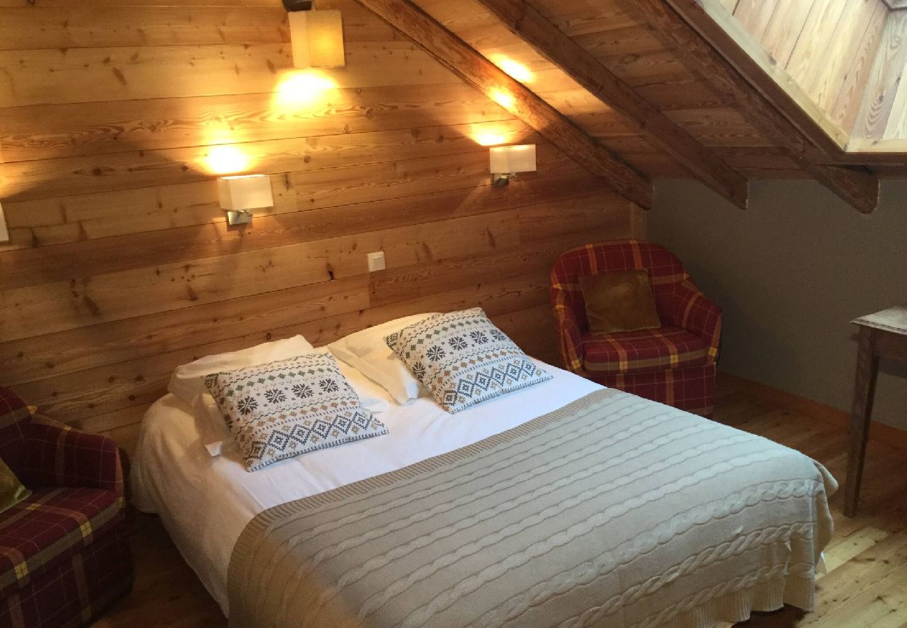 Terraced House in Vars - Duplex with Terrace • Chalet Annex • Sleeps 6