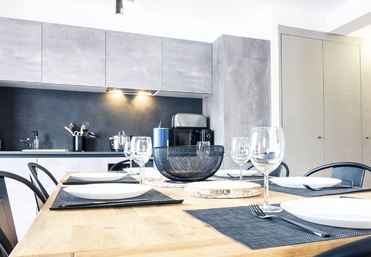 Residence in Vars - Family Apartment • Two Terraces • Parking • Sleeps up to 7