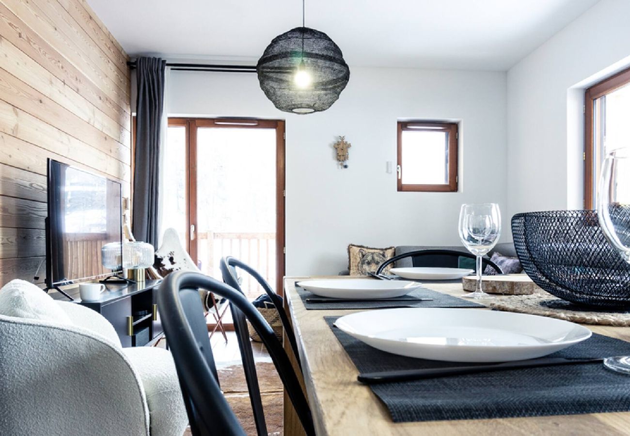 Residence in Vars - Family Apartment • Two Terraces • Parking • Sleeps up to 7