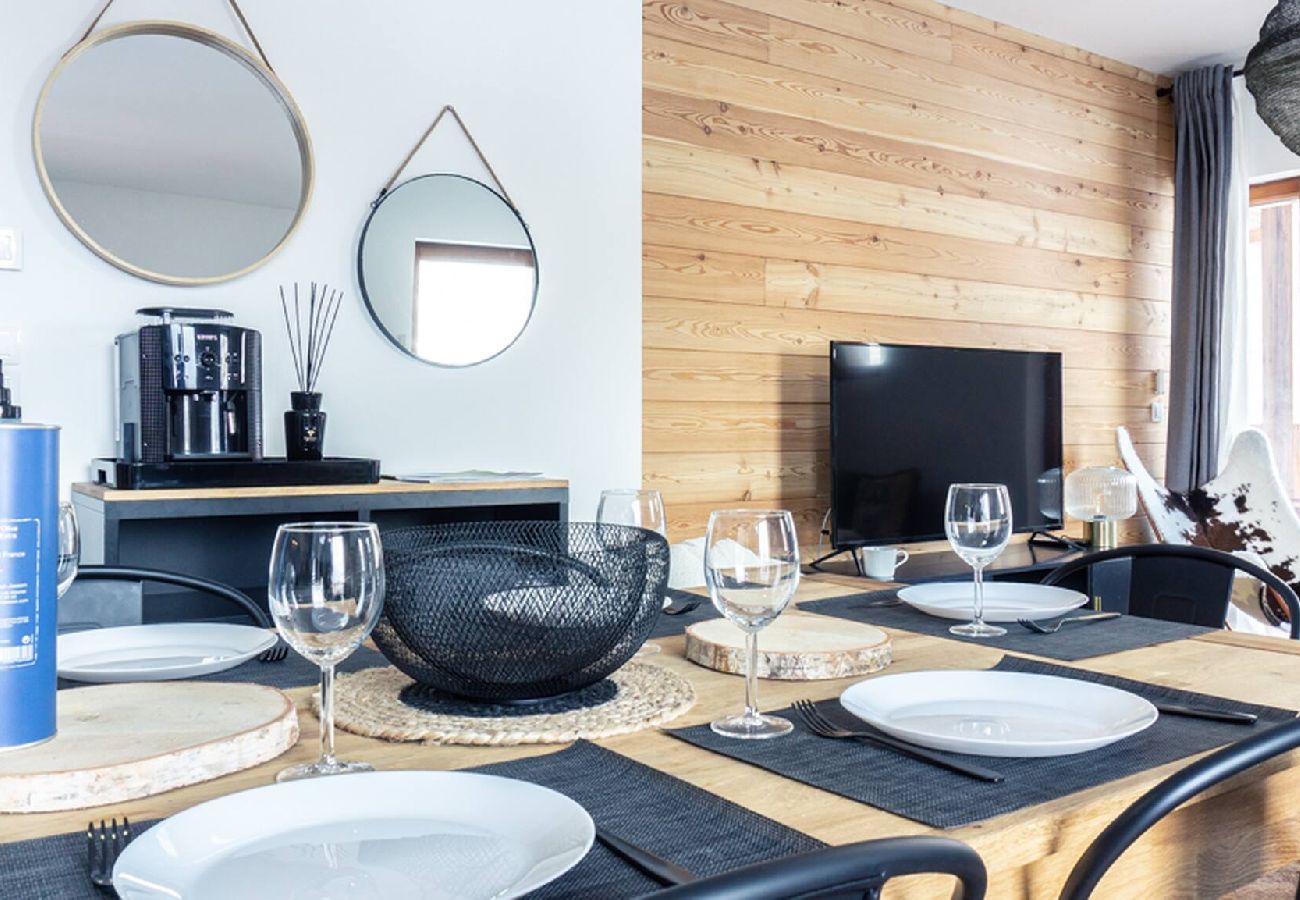 Residence in Vars - Family Apartment • Two Terraces • Parking • Sleeps up to 7
