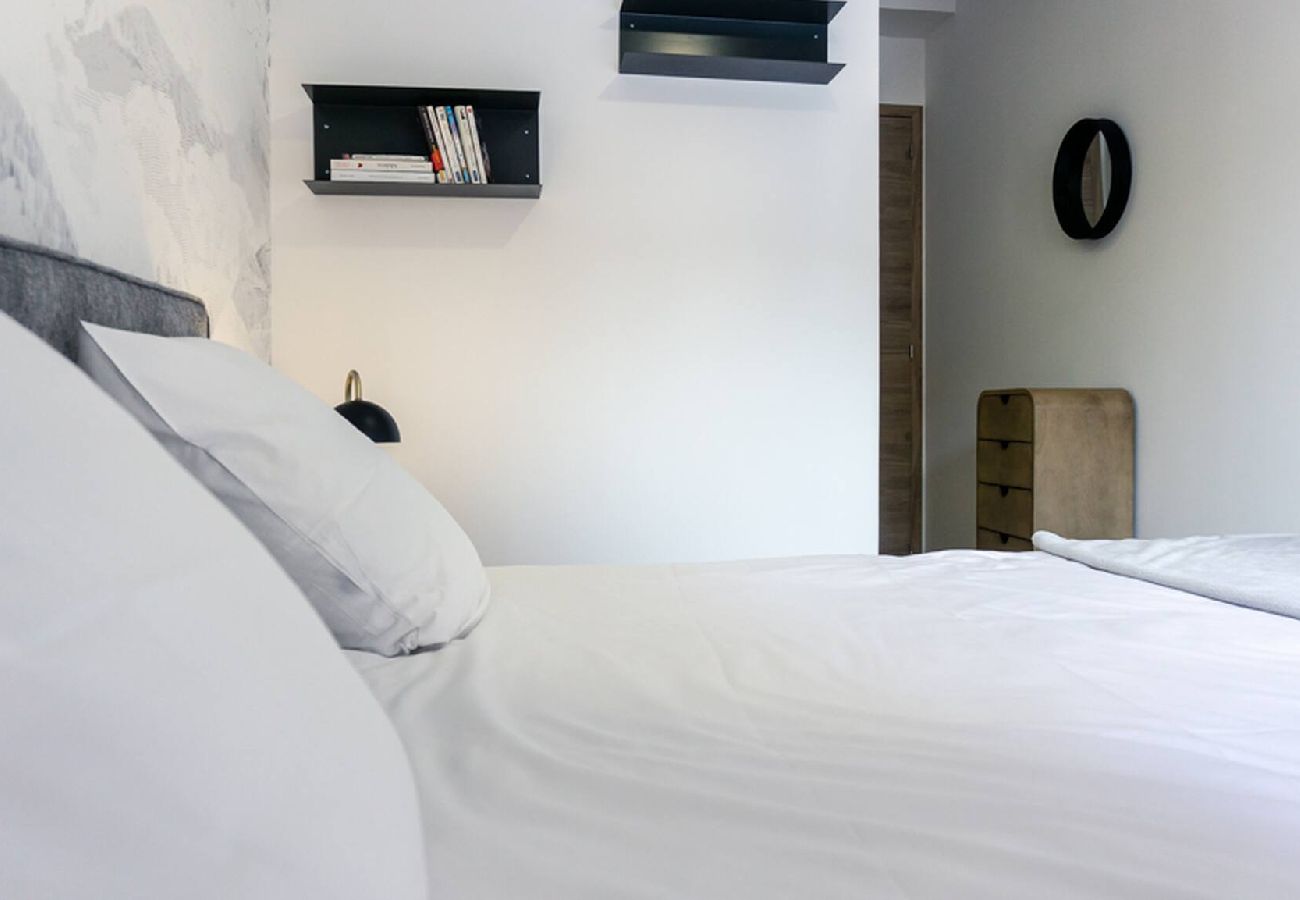 Residence in Vars - Family Apartment • Two Terraces • Parking • Sleeps up to 7