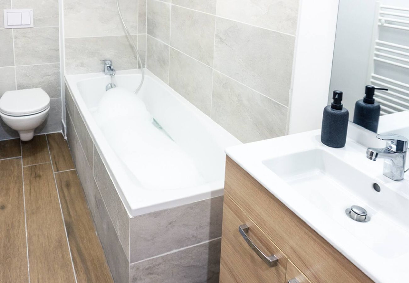 Residence in Vars - Family Apartment • Two Terraces • Parking • Sleeps up to 7
