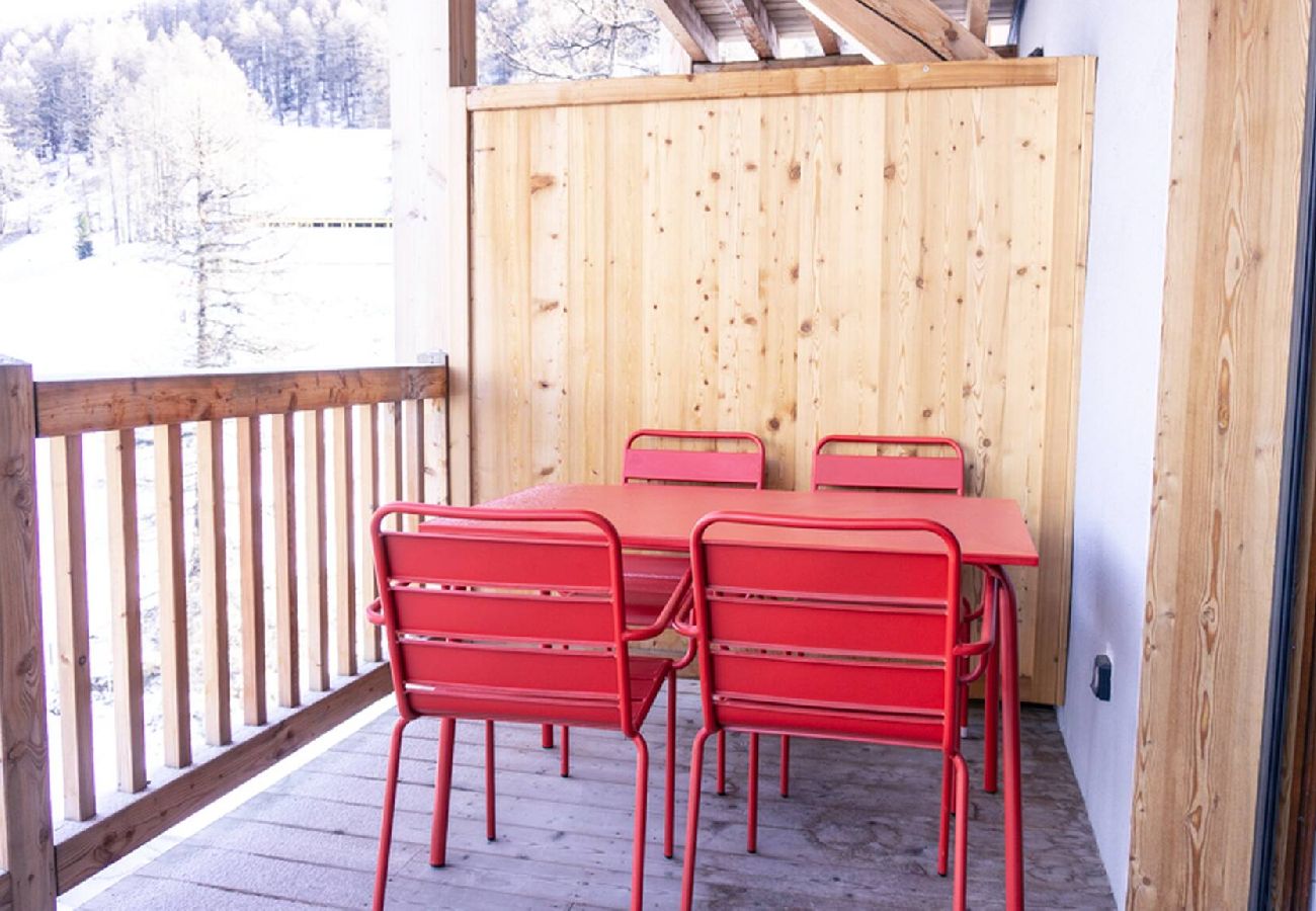 Residence in Vars - Family Apartment • Two Terraces • Parking • Sleeps up to 7