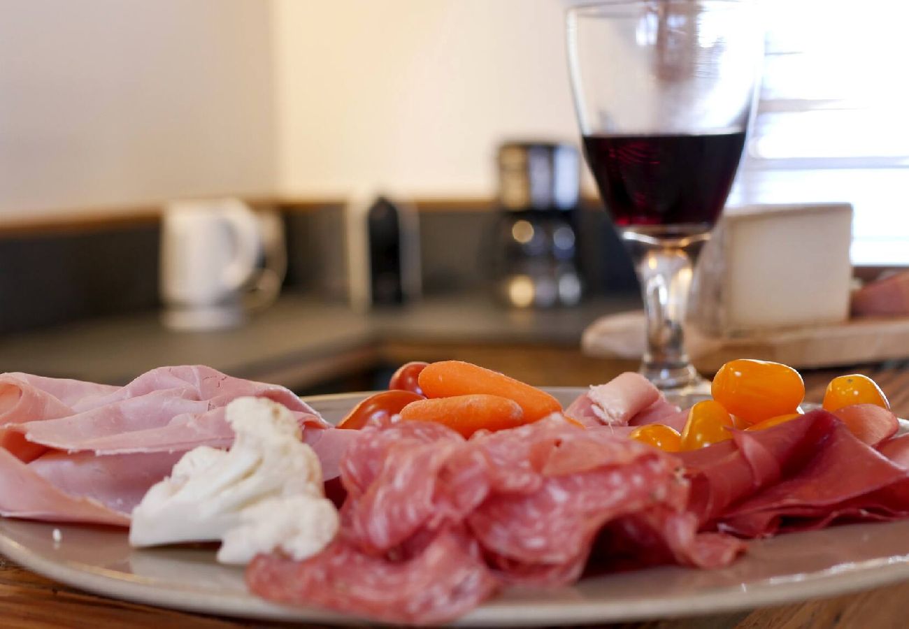 Chalet in Vars - Vars Chalet at 1,890m • Sleeps 14 • Ski Shuttle
