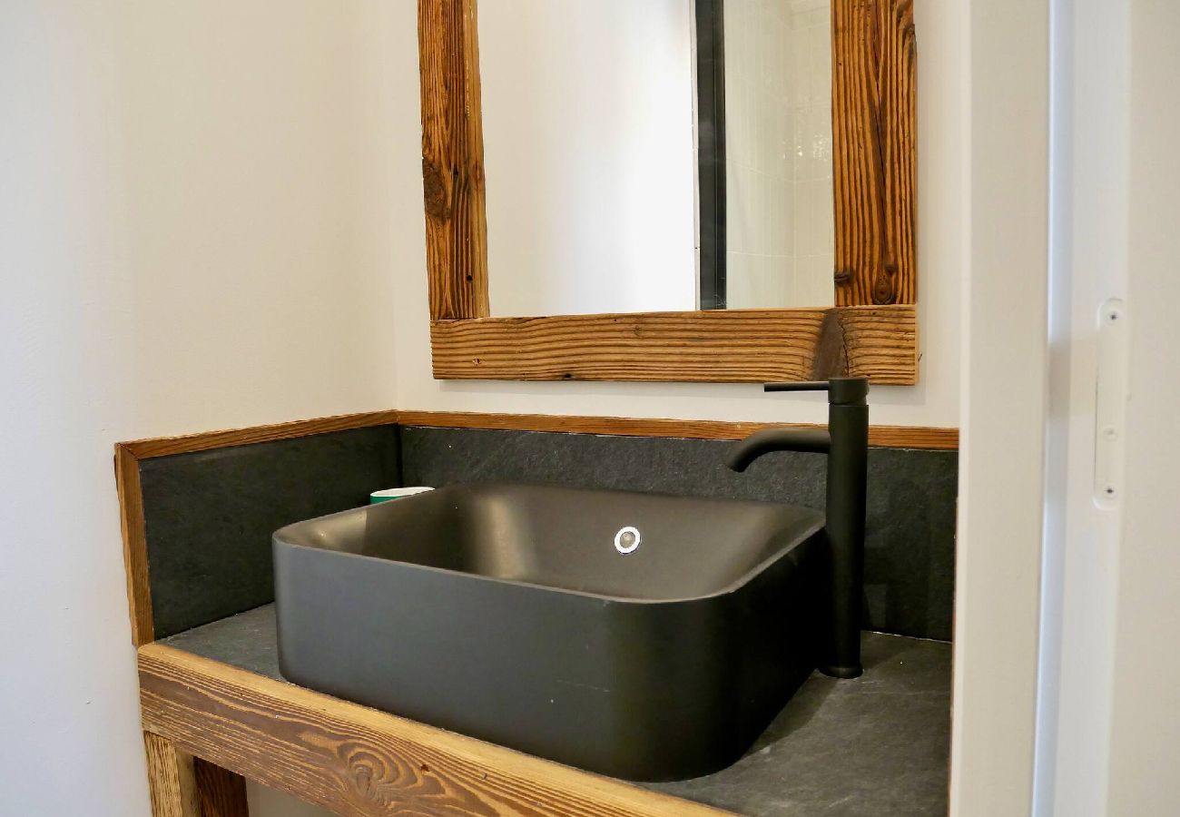 Chalet in Vars - Vars Chalet at 1,890m • Sleeps 14 • Ski Shuttle